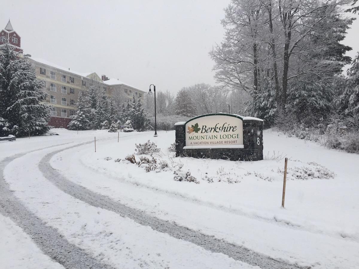 Berkshire Mountain Lodge Pittsfield Extérieur photo